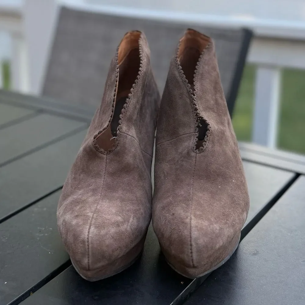 Anthropologie Earthies Brown Suede Ankle Boots Womens Size 7.5 Block Heel NEW